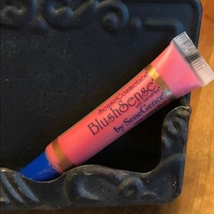 Cherry blush, sealed